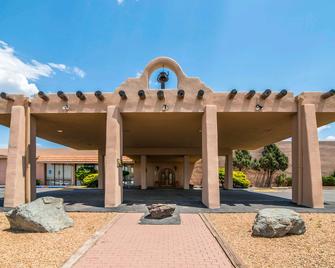 Quality Inn Taos - Taos - Bygning