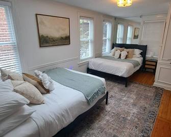 The Verdigris| 1800s Charm| King St| Easy Parking - Alexandria - Bedroom
