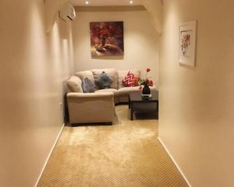 Aseel Hotel Apartment - Jazan - Living room