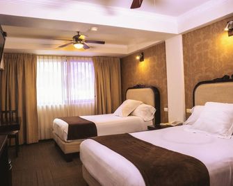 هوتل كلارا لونا - خالابا - غرفة نوم