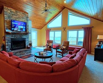 Luxury at Snowshoe | Jacuzzi Mountain Views + Arcade - Snowshoe - Living room