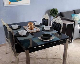 Charming Mexican Retreat in San José de los Olvera - El Pueblito - 餐廳
