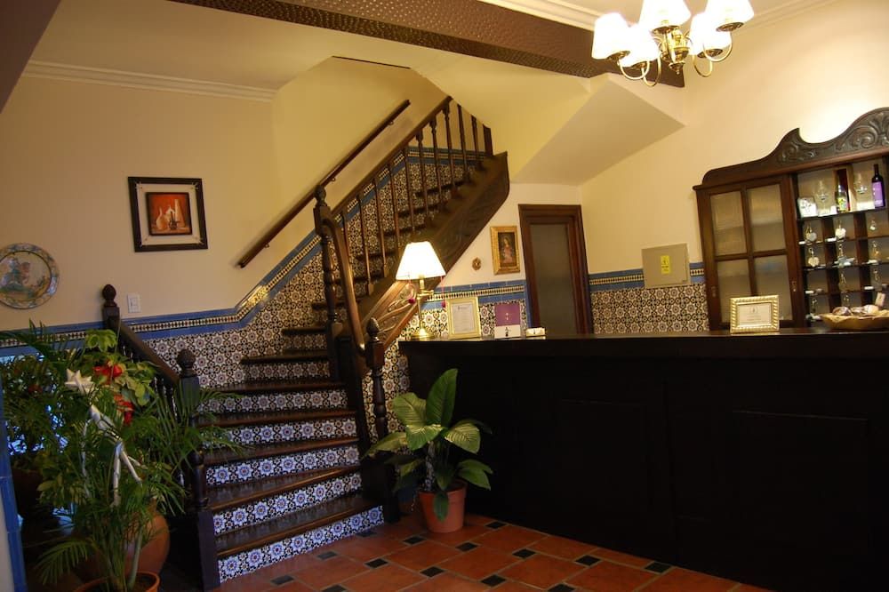 Delvino Boutique Hotel - סלטה - דלפק קבלה