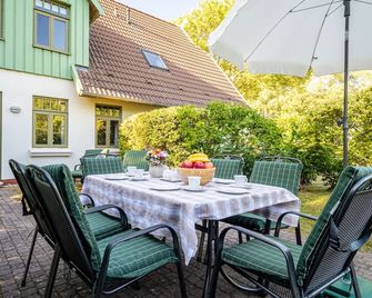 Ferienhaussiedlung Strandperlen Buchenhof 2b (Typ VI) - Wustrow (Darss) - Innenhof