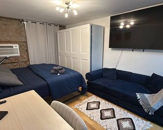 Cozy studio with AC in vibrant Union Square - New York