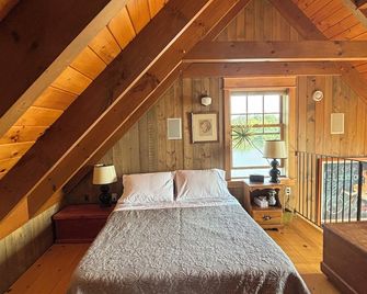 Beautiful post & beam oceanfront cottage on it's own private peninsula paradise - Musquodoboit Harbour - Bedroom