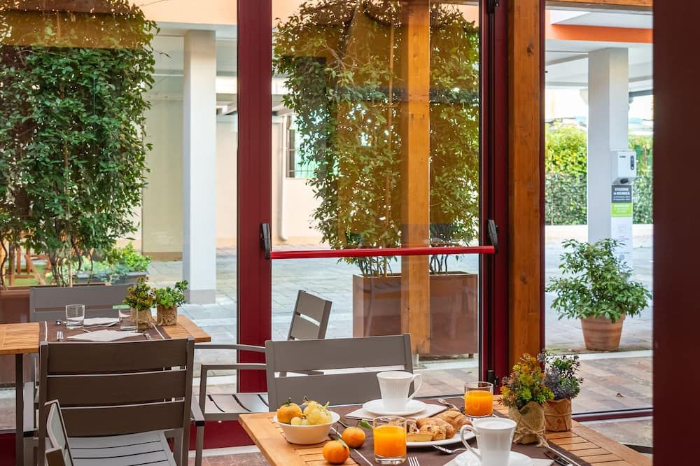 أونا هوتلز إيكوهوتل فيلا كوستانزا فينيتزيا - البندقية - مطعم