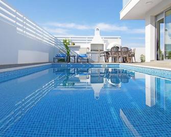 Villa Thea Athena - Protaras - Pool
