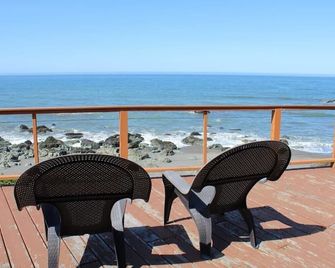 Ocean Front Cabin 16, Jacuzzi & Incredible Views - Smith River - Balcony