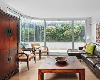 Boutique Stays - Lalique - Brighton - Living room
