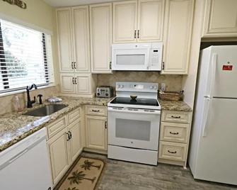 St Augustine Beach & Tennis Resort 810 - St. Augustine - Kitchen