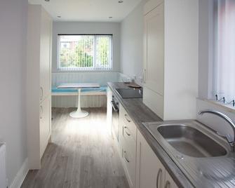 Quiet residence close to M6 Preston - Samlesbury - Kitchen
