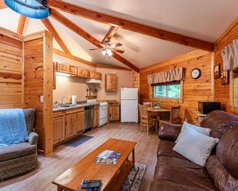 Sugar Shack Yurt Romantic and cozy! - Hico - Sala de estar