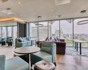 Premier Inn Manchester City Centre - Manchester - Lounge