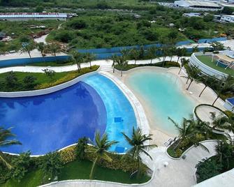 Pampanga Staycation Condo Unit In San Fernando - San Fernando - Pool