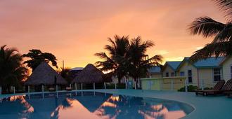 Royal Caribbean Resort - San Pedro Town - Basen