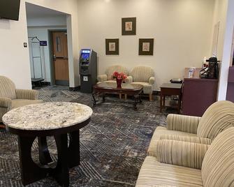 Knights Inn & Suites Dublin - Dublin - Living room