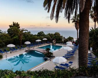 B&b Hotel Ischia San Nicola - Forio - Bể bơi