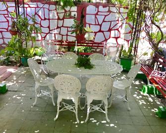 Hostal Nelson y Consuelo - Santa Clara - Patio