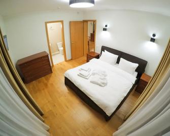 Balthouse Apartments - Jūrmala - Schlafzimmer