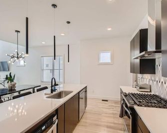 7- Music Hill - The Music City Collection - Brentwood - Kitchen