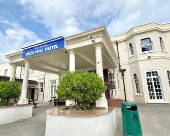 Russ Hill Hotel - Horley - Edificio