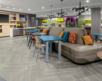 Home2 Suites by Hilton Salisbury - Salisbury - Лоббі