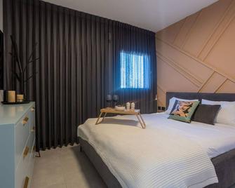 YalaRent Flora- Designed 1BR penthouse in Florentin - Tel Aviv - Bedroom