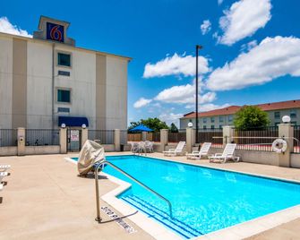 Motel 6 Cleburne - Cleburne - Pool