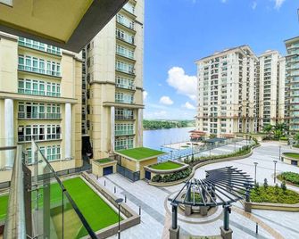 Kuching Riverine resort Emerald - Kuching - Balkon