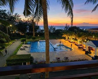 Bason Hotel Long Hai - Long hai - Pool
