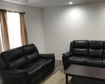 Beautiful All New Construction Town Home. Complete Kitchen!!! - Carlsbad - Living room