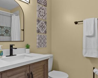 Red Brick Hideaway | Jz Vacation Rentals - St. Louis