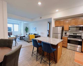 2BR Suite at The Grand Castle Pool, Gym & Parking - Grandville - Kitchen