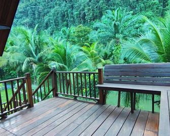 Charming Ao Luek Tai Retreat with Breathtaking Views - Ao Luek - Balcón