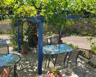 Sartivista Bed & Breakfast - Sarti - Binnenhof