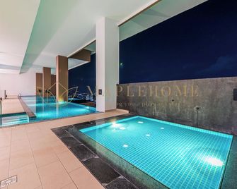 The Apple Premier Suites Melaka - Malaca - Piscina