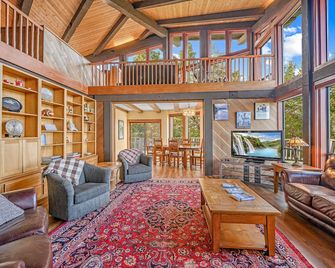 Dunecastle - Private Setting and Coastal Views (no direct dune access) - North Bend - Wohnzimmer