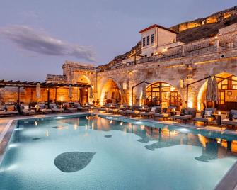 Kayakapi Premium Caves Cappadocia - Ürgüp - Pool