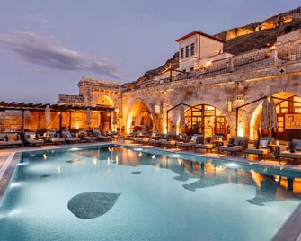 Kayakapi Premium Caves Cappadocia - אורגופ - בריכה