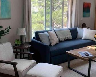Villa On The Boulevard, Redstone's Hidden Gem - Carbondale - Living room