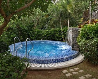 Rancho Bernardo Luxury Villas and Resort - Bagac - Piscina