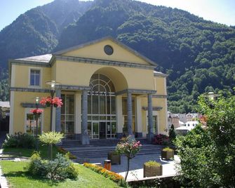 Cauterets rent T2 + alcove, private parking, wifi, 4 pers - Cauterets - Gebäude