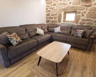 Casa Grande Gondomil com Campo de Padel, Piscina - Valença - Living room