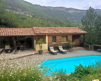 Nice, comfortable house with private pool reserved - Saint-Étienne-de-Gourgas - Piscina