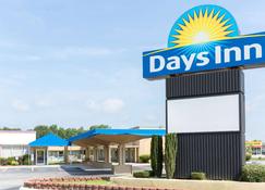 Days Inn by Wyndham Washington - Washington - Building