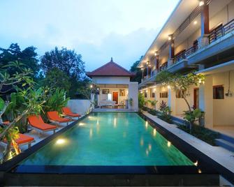 Avisara Villa & Suite - South Kuta - Pool