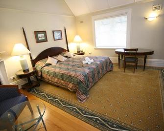 Darcy's Hotel - Homebush - Bedroom
