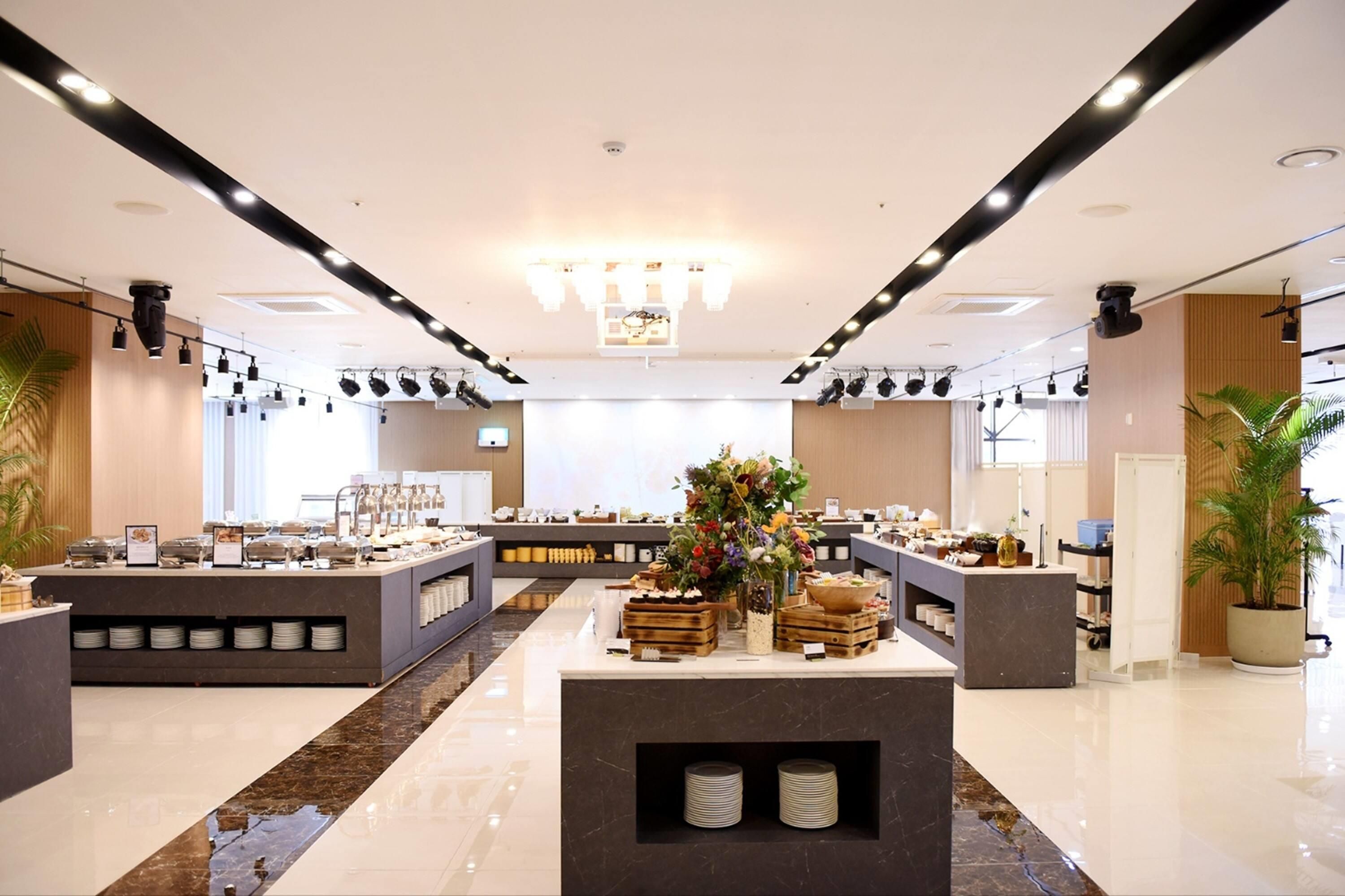 Ramada by Wyndham Yongin - Yongin - Ресторан