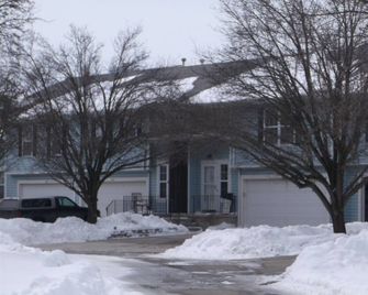 lake front 2 br condo close to bsu - Muncie - Gebäude